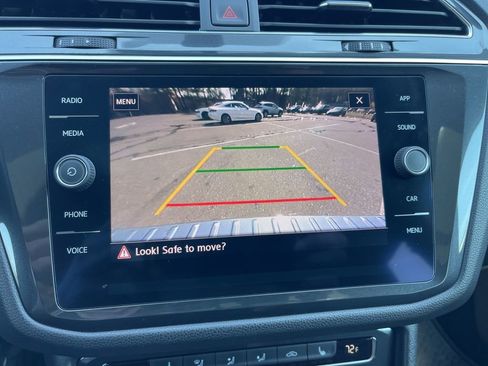 Used 2019 Volkswagen Tiguan SE w/ Panoramic Sunroof Package image 11