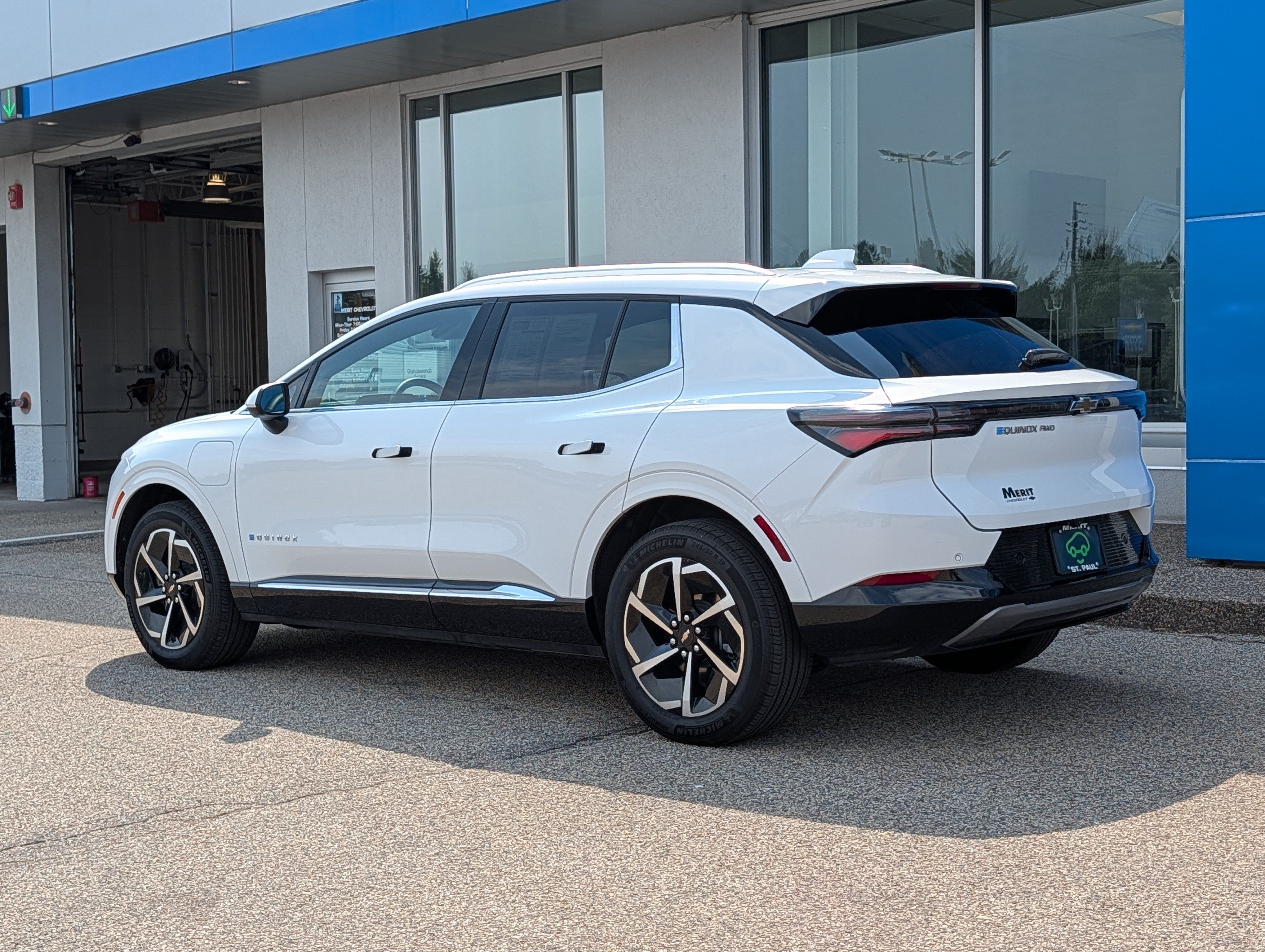 Certified 2024 Chevrolet Equinox EV LT AWD/4WD image 4