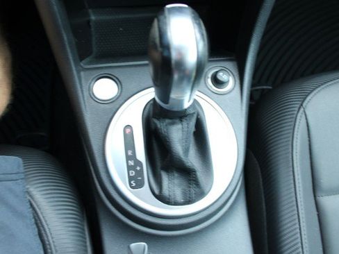 Used 2016 Volkswagen Beetle 1.8T SE FWD image 26