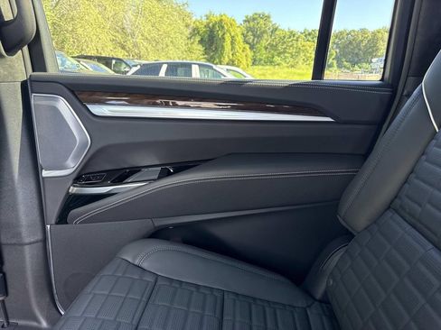 New 2026 Cadillac Escalade ESV Platinum Luxury w/ LPO, Floor Liner Package AWD/4WD image 15