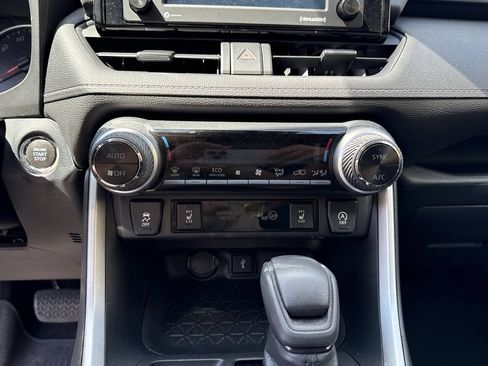 Used 2020 Toyota RAV4 XLE w/ Convenience Package AWD/4WD image 39