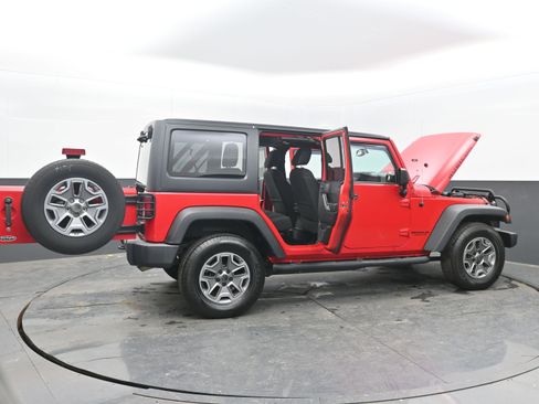 Used 2015 Jeep Wrangler Unlimited Rubicon image 45
