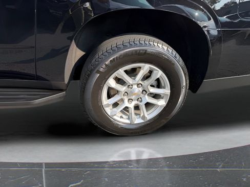 Used 2025 Chevrolet Suburban LS AWD/4WD image 11