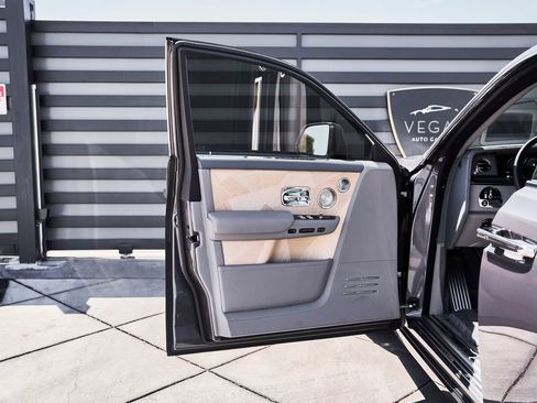 Used 2025 Rolls-Royce Phantom Sedan RWD image 34