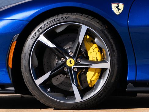 Used 2025 Ferrari SF90 Spider image 33
