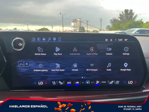Used 2024 Chevrolet Traverse RS FWD image 24