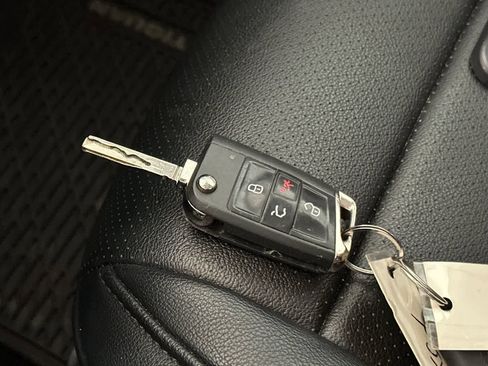 Used 2018 Volkswagen Tiguan S FWD image 28