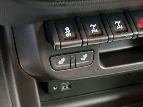 Used 2021 Chevrolet Colorado ZR2 w/ Colorado ZR2 Bison Edition image 22