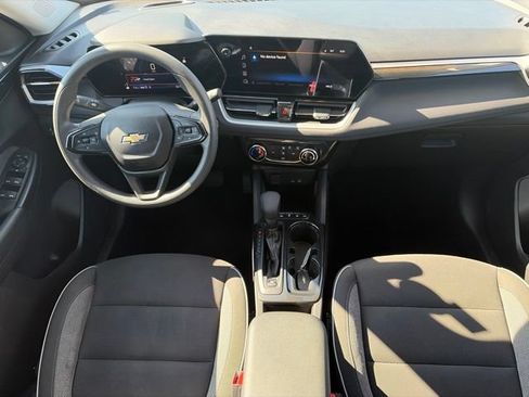 Used 2025 Chevrolet TrailBlazer LT AWD/4WD image 34