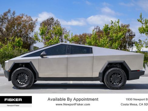Used 2024 Tesla Cybertruck AWD Crew Cab image 2