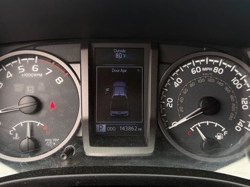 Used 2016 Toyota Tacoma TRD Off-Road w/ Premium & Technology Package RWD image 26