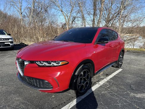 Used 2024 Alfa Romeo Tonale Ti w/ Premium Interior Package image 1