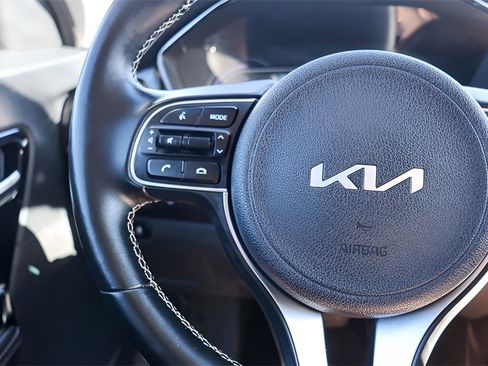 Used 2022 Kia Niro EX w/ Cold Weather Package image 12