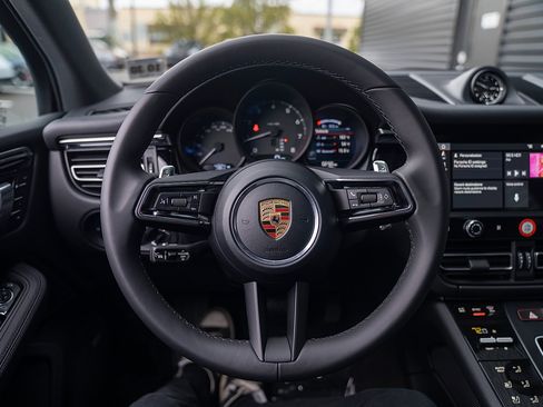 Certified 2026 Porsche Macan image 6