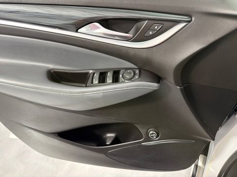 Used 2020 Buick Enclave Essence FWD image 11