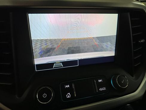 Used 2023 GMC Acadia SLE AWD/4WD image 18