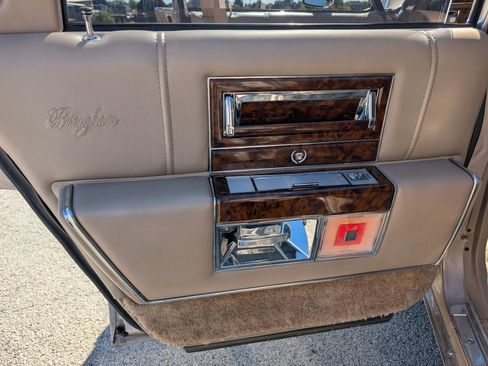 Used 1990 Cadillac Brougham image 91