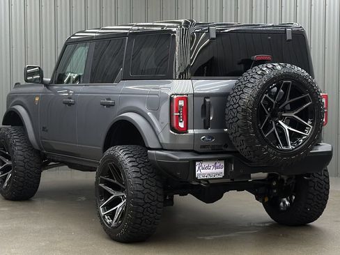 Used 2025 Ford Bronco Badlands w/ Black Appearance Package AWD/4WD image 3