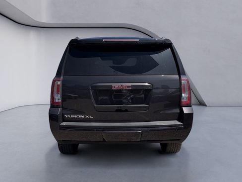 Used 2017 GMC Yukon XL SLT AWD/4WD image 5