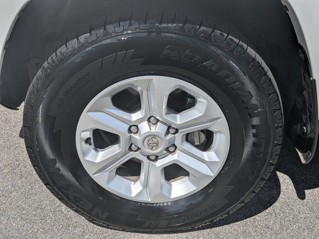 Used 2022 Toyota 4Runner SR5 Premium w/ Moonroof Package AWD/4WD image 5