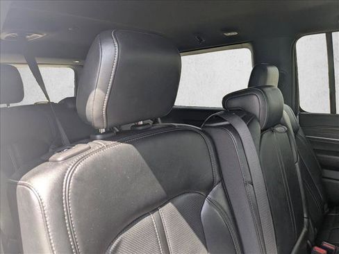 Used 2024 Jeep Wagoneer L Series II w/ Flexible Seating Group AWD/4WD image 18