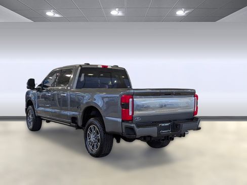 Used 2025 Ford F350 Platinum w/ Platinum Plus Package image 3
