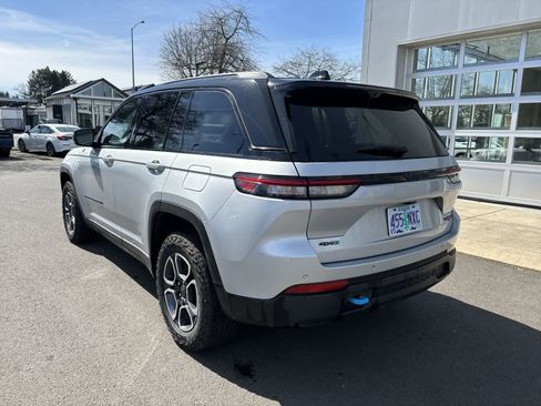 Used 2022 Jeep Grand Cherokee Trailhawk w/ Advanced Protech Group II image 3