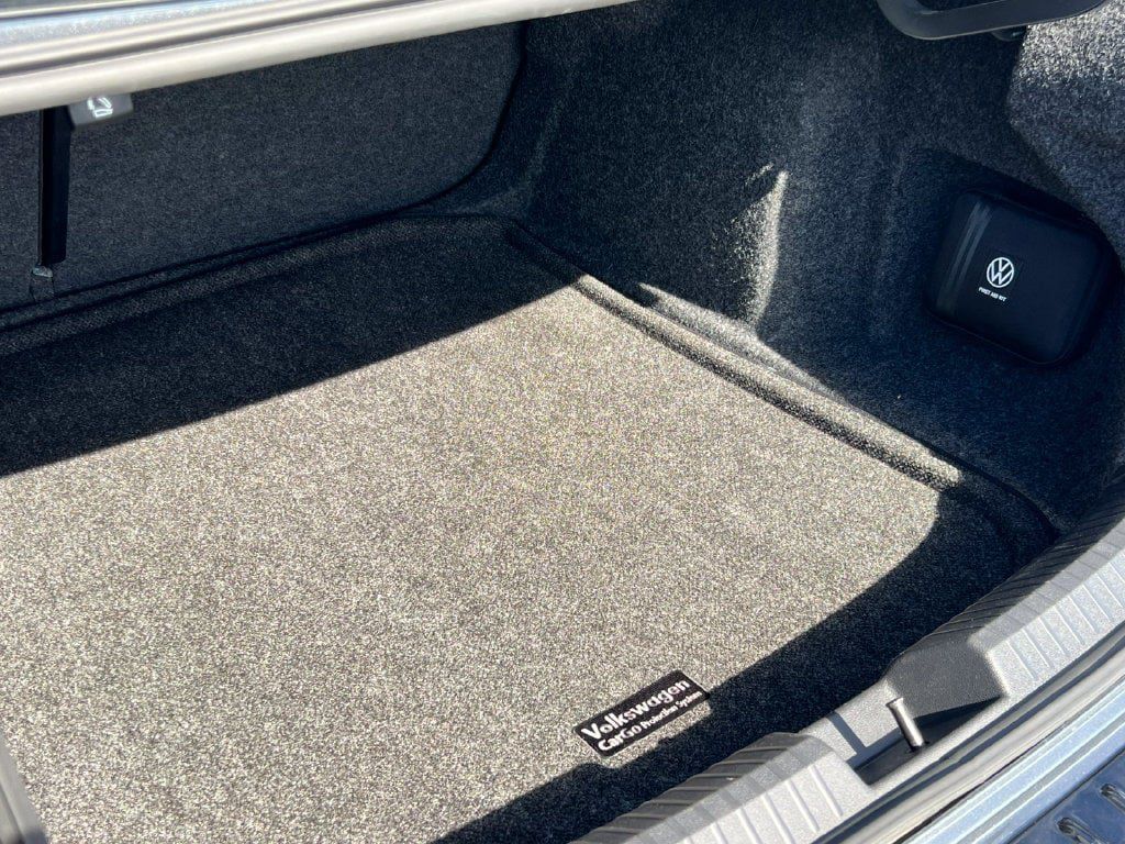 Used 2023 Volkswagen Jetta SE FWD image 32