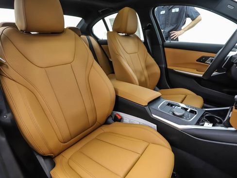 Used 2025 BMW 330i xDrive Sedan w/ Premium Package image 31