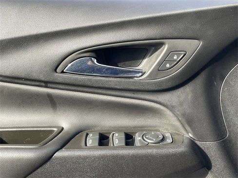 Used 2023 Chevrolet Equinox LT image 22