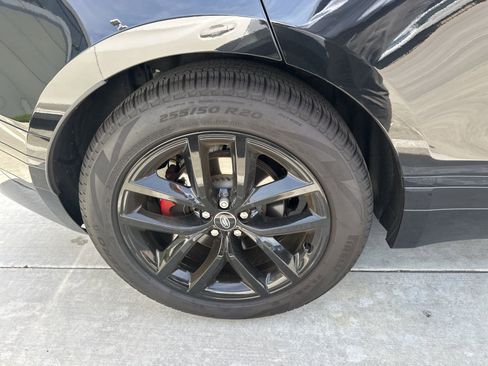 Certified 2025 Land Rover Range Rover Velar Dynamic SE image 7