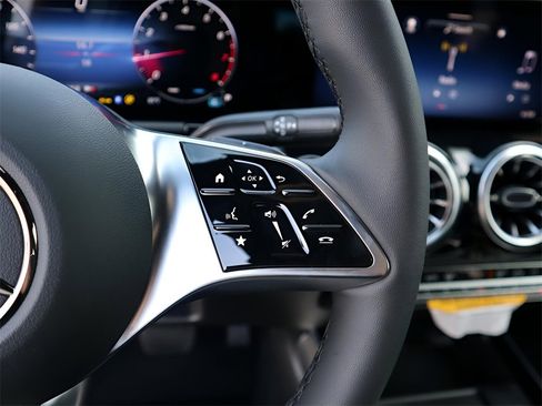 New 2026 Mercedes-Benz GLA 250 4MATIC image 34