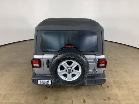 Used 2018 Jeep Wrangler Sport image 11