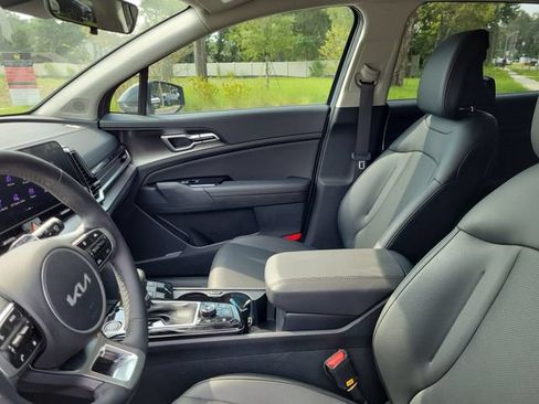Used 2025 Kia Sportage EX FWD image 18