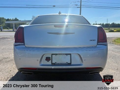 Used 2023 Chrysler 300 Touring w/ Safetytec Plus Group RWD image 4