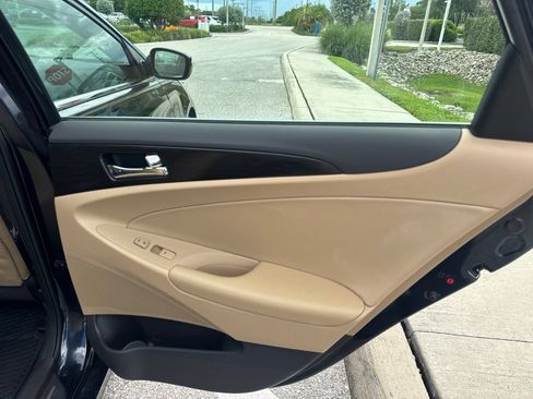 Used 2013 Hyundai Sonata Limited w/ Premium Pkg FWD image 11