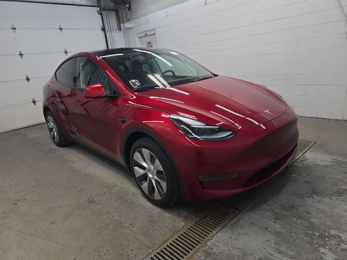 Used 2024 Tesla Model Y Long Range image 2