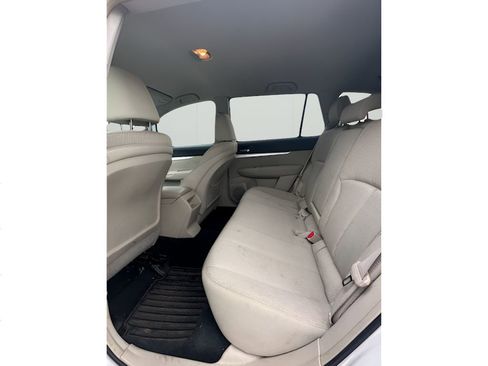 Used 2010 Subaru Outback 2.5i Premium AWD/4WD image 7