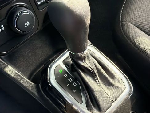 Used 2021 Jeep Renegade Latitude w/ Sun & Sound Group AWD/4WD image 22