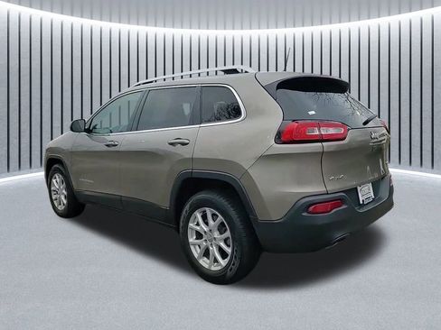 Used 2017 Jeep Cherokee Latitude image 5