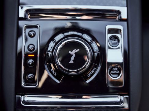 Used 2022 Rolls-Royce Cullinan Black Badge w/ Dark Exterior Package image 62