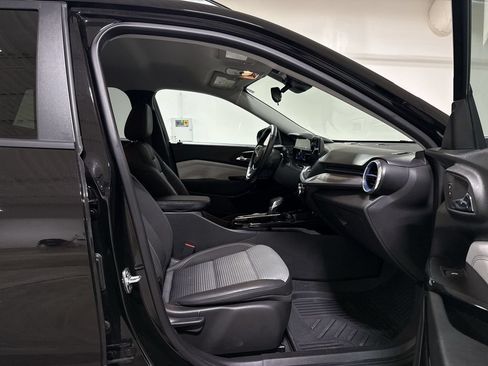 Used 2025 Chevrolet Trax LT FWD image 21