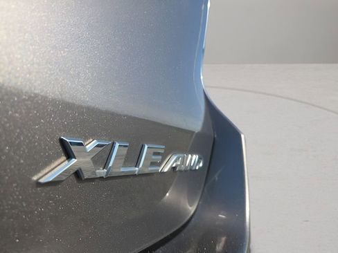 Used 2018 Toyota Highlander XLE image 18