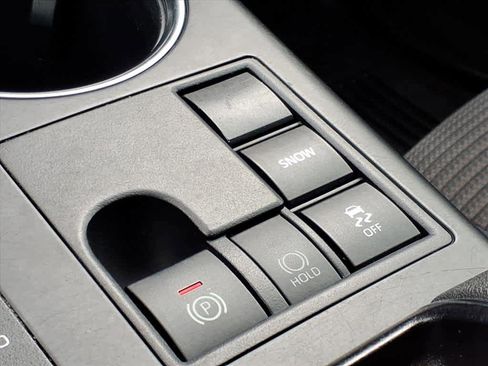 Used 2023 Toyota Highlander LE image 11