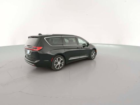 New 2026 Chrysler Pacifica Pinnacle image 12