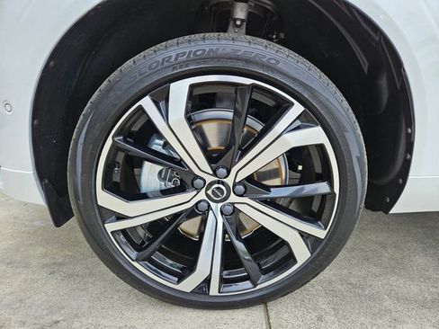 Certified 2023 Volvo XC60 B6 Ultimate w/ Protection Package Premier AWD/4WD image 9