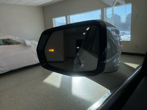 Used 2024 Cadillac XT6 Premium Luxury w/ LPO, Floor Liner Package AWD/4WD image 20