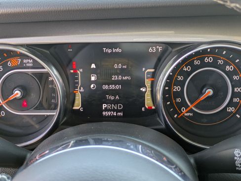 Used 2020 Jeep Wrangler Unlimited Sahara AWD/4WD image 22
