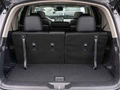 New 2025 Honda Pilot Touring image 13