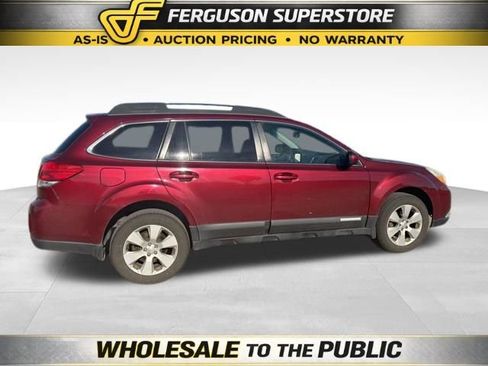 Used 2011 Subaru Outback 2.5i Limited image 2